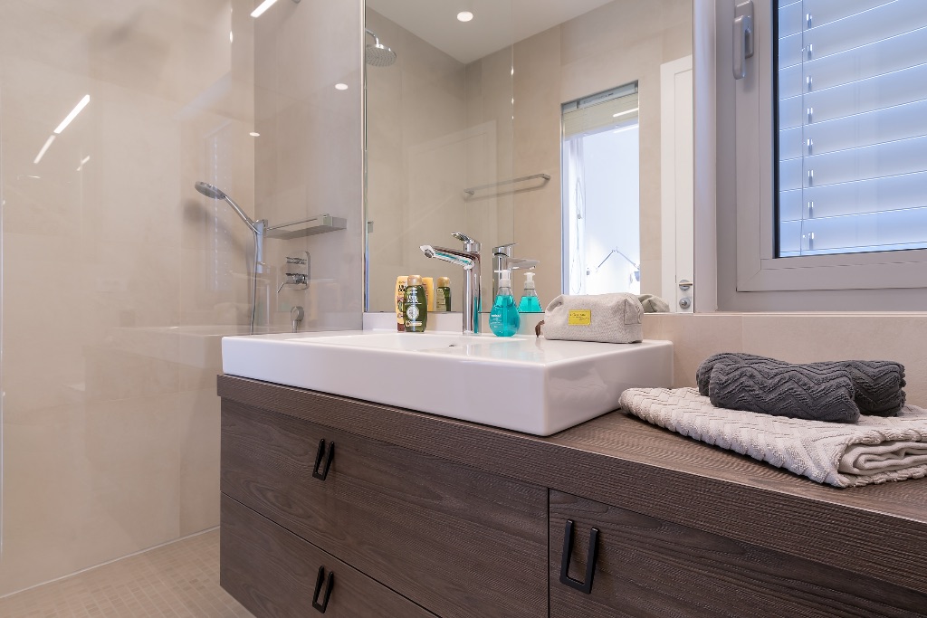Modern bathroom
