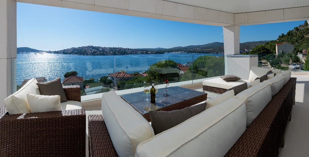 Terrace lounge with spectacular sea view